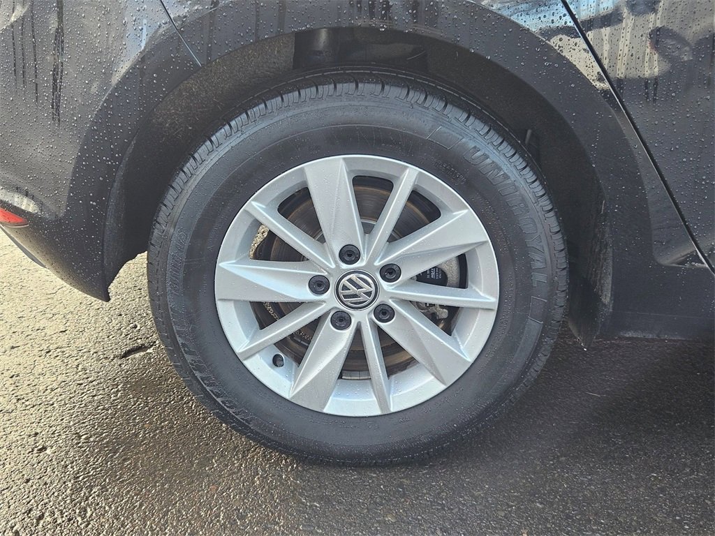 Used 2017 Volkswagen Golf 4-Door image 9