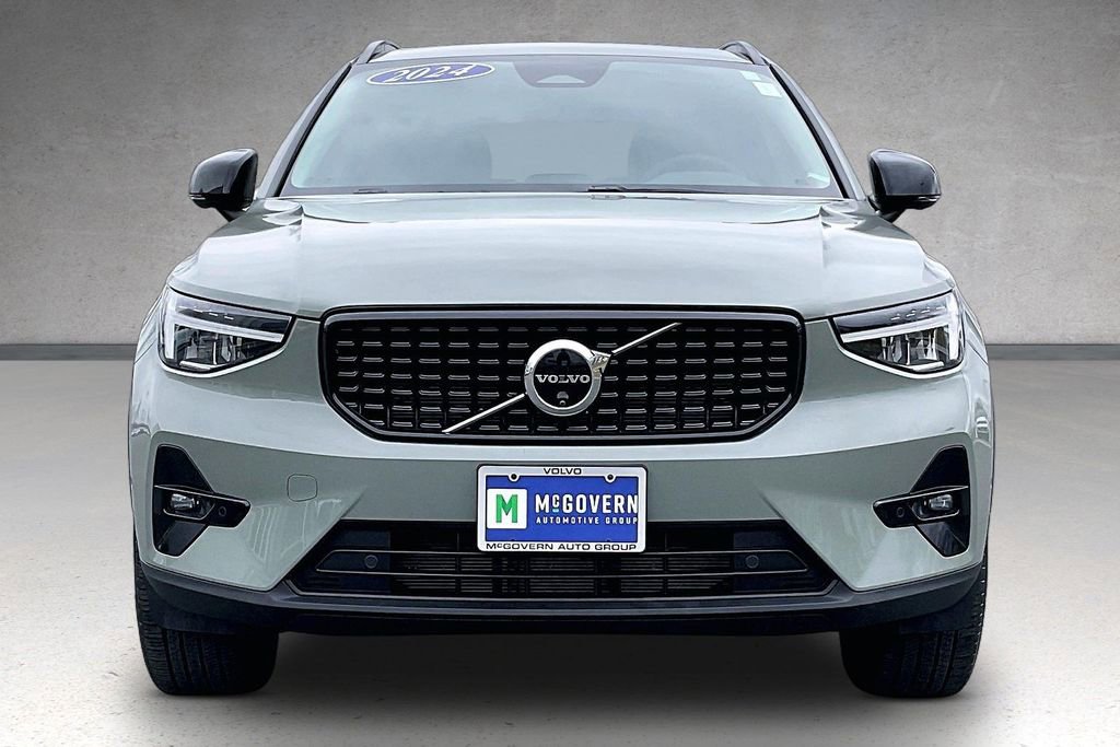Certified 2024 Volvo XC40 B5 Plus w/ Climate Package image 2