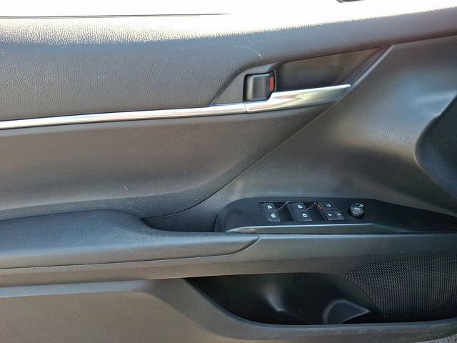 Used 2018 Toyota Camry SE w/ Moonroof Package FWD image 13