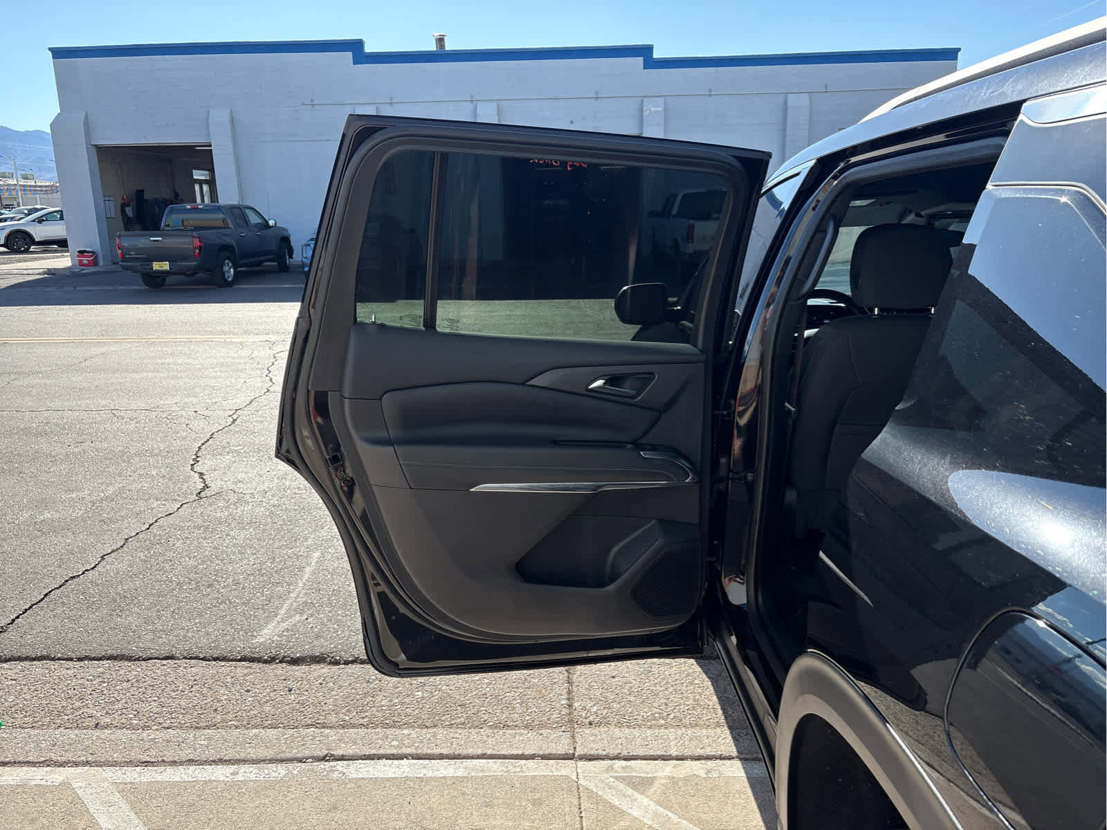 Used 2025 Chevrolet Traverse LT w/ Driver Confidence Package image 11