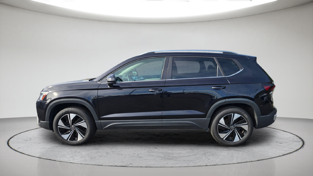 Used 2025 Volkswagen Taos SE AWD/4WD image 8