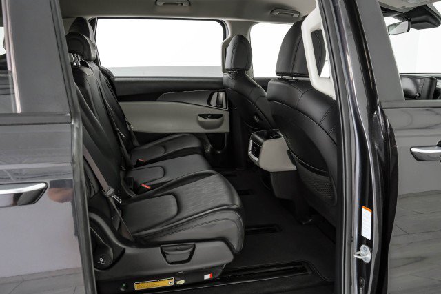 Used 2023 Kia Carnival LX FWD image 36