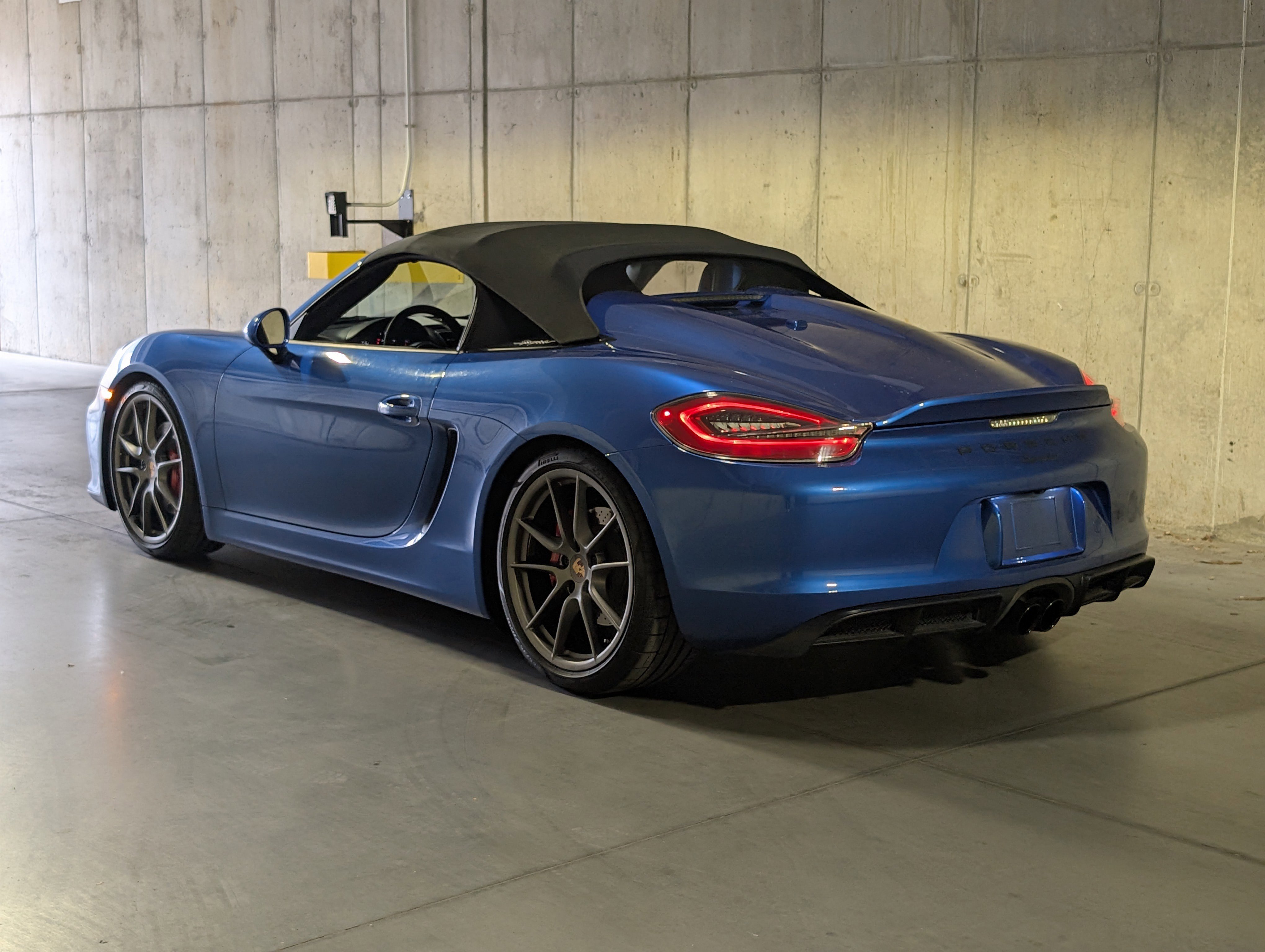 Used 2016 Porsche Boxster Spyder image 3