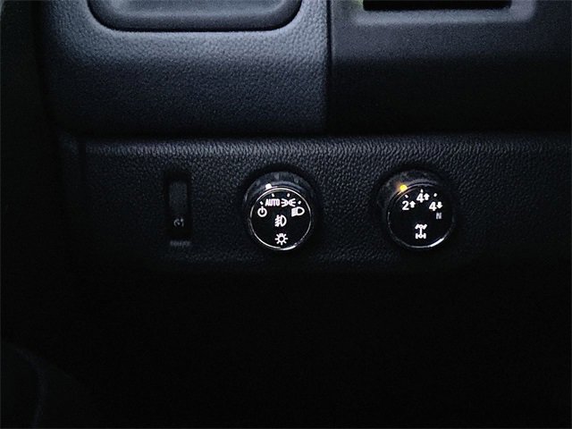 Used 2016 Chevrolet Colorado Z71 w/ Z71 Midnight Edition image 36