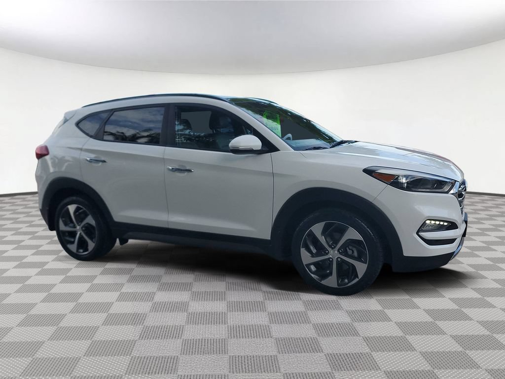 Used 2016 Hyundai Tucson Limited w/ Option Group 03 FWD image 3
