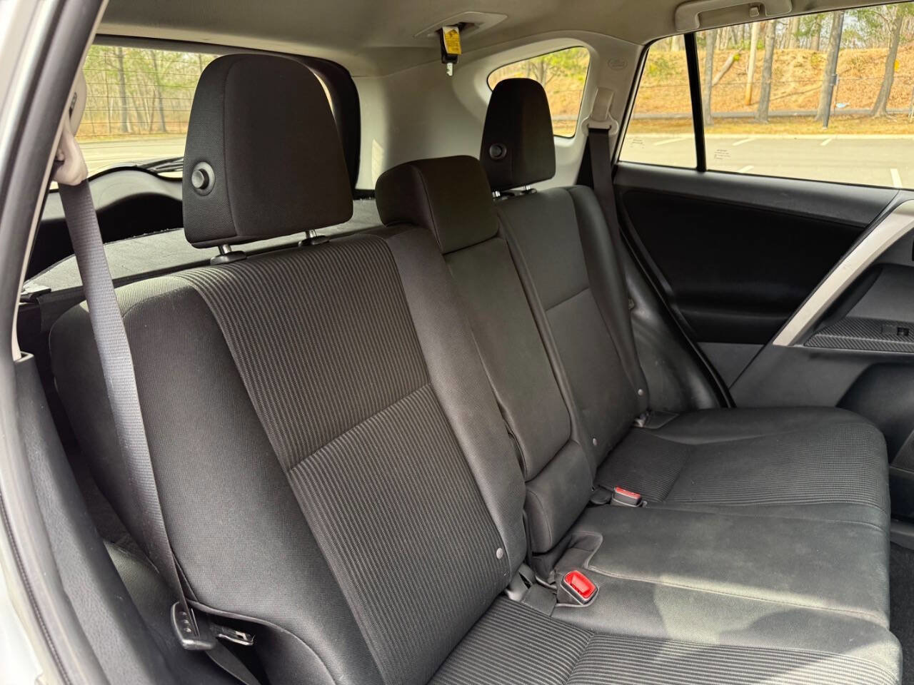 Used 2015 Toyota RAV4 LE AWD/4WD image 17