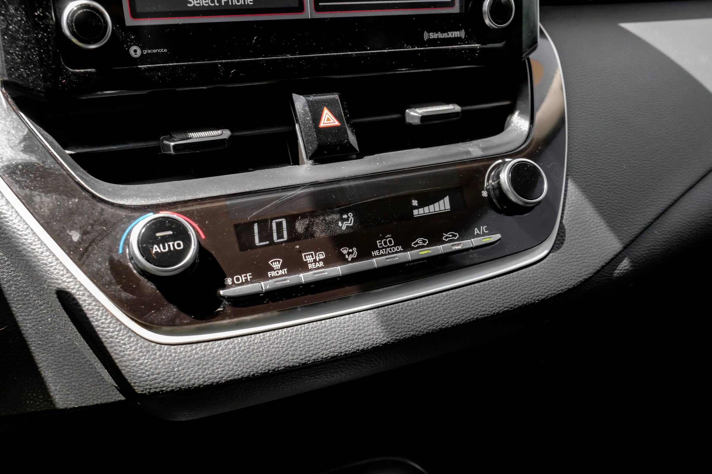 Used 2021 Toyota Corolla LE image 27