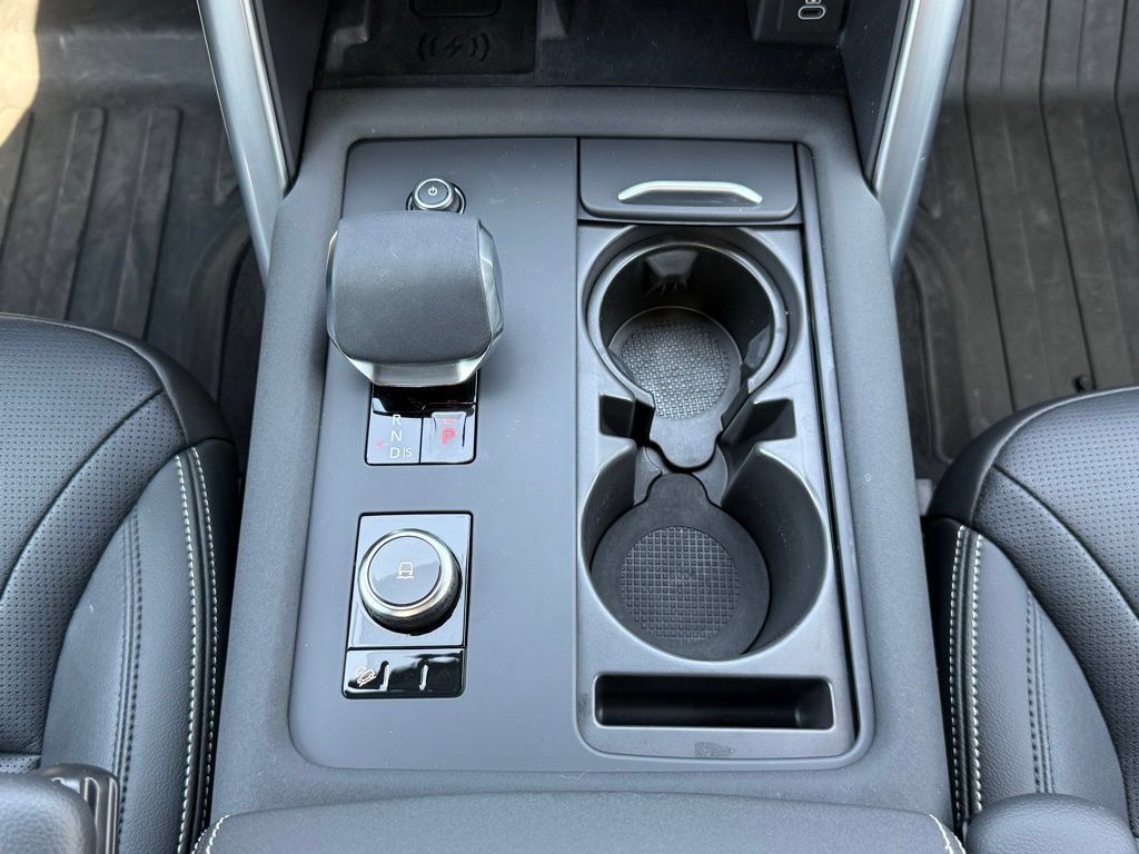 Certified 2025 Land Rover Discovery Dynamic SE AWD/4WD image 21