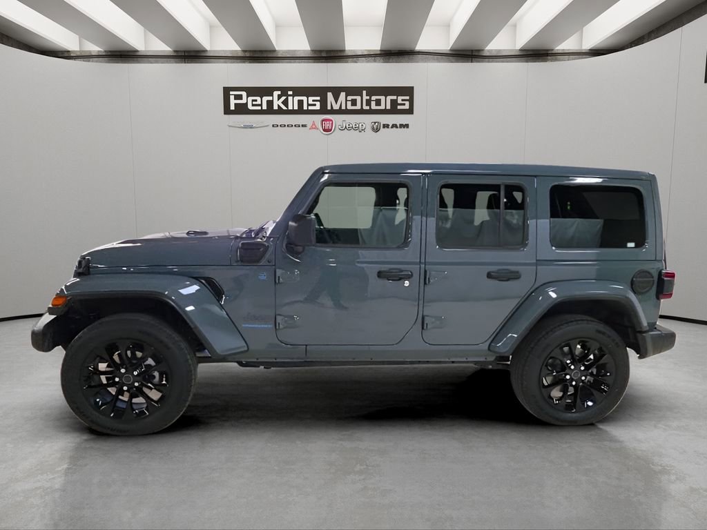 Used 2025 Jeep Wrangler Unlimited Sahara w/ Safety Group image 2