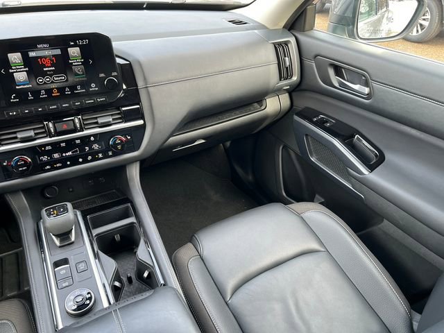 Used 2025 Nissan Pathfinder SL image 37