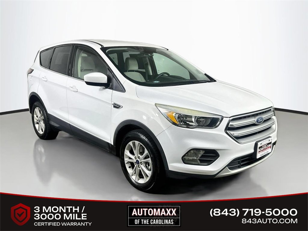 Used 2017 Ford Escape SE FWD image 1