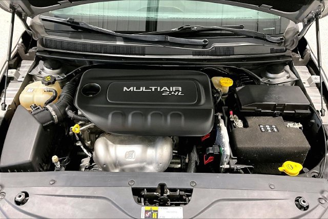 Used 2016 Chrysler 200 Limited FWD image 36