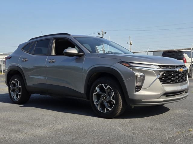 Used 2024 Chevrolet Trax LT FWD image 7
