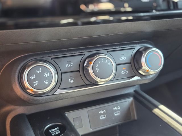 Used 2025 Nissan Kicks SV image 29