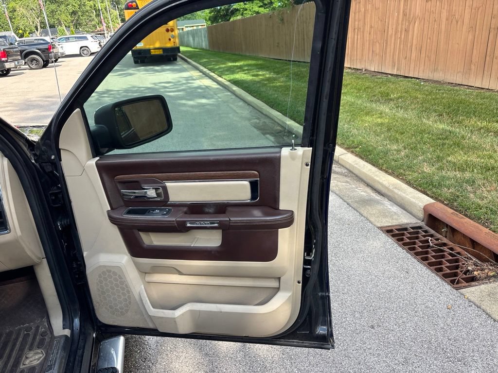 Used 2016 RAM 1500 Laramie w/ Convenience Group AWD/4WD image 40