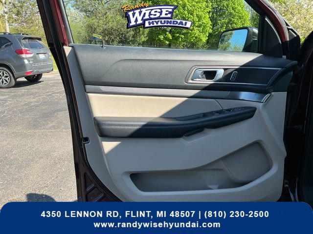 Used 2019 Ford Explorer XLT w/ Equipment Group 202A FWD image 10