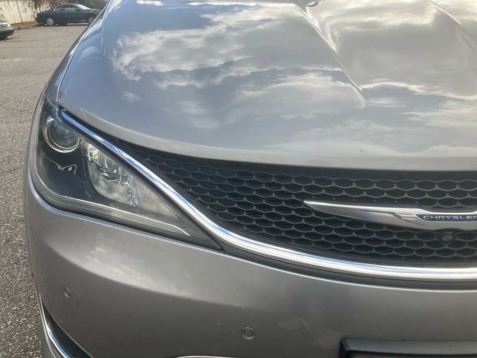Used 2017 Chrysler Pacifica Limited image 28