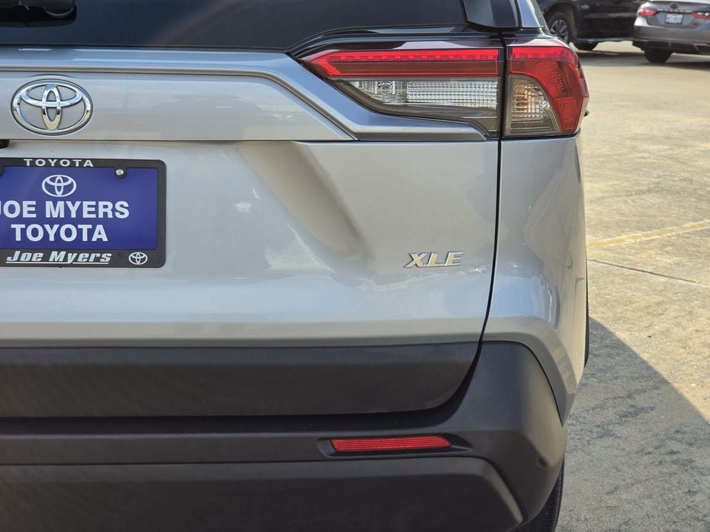 Used 2025 Toyota RAV4 XLE FWD image 9