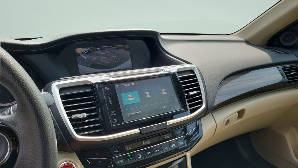 Used 2017 Honda Accord EX image 19