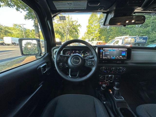 Used 2024 Jeep Wrangler Unlimited image 17