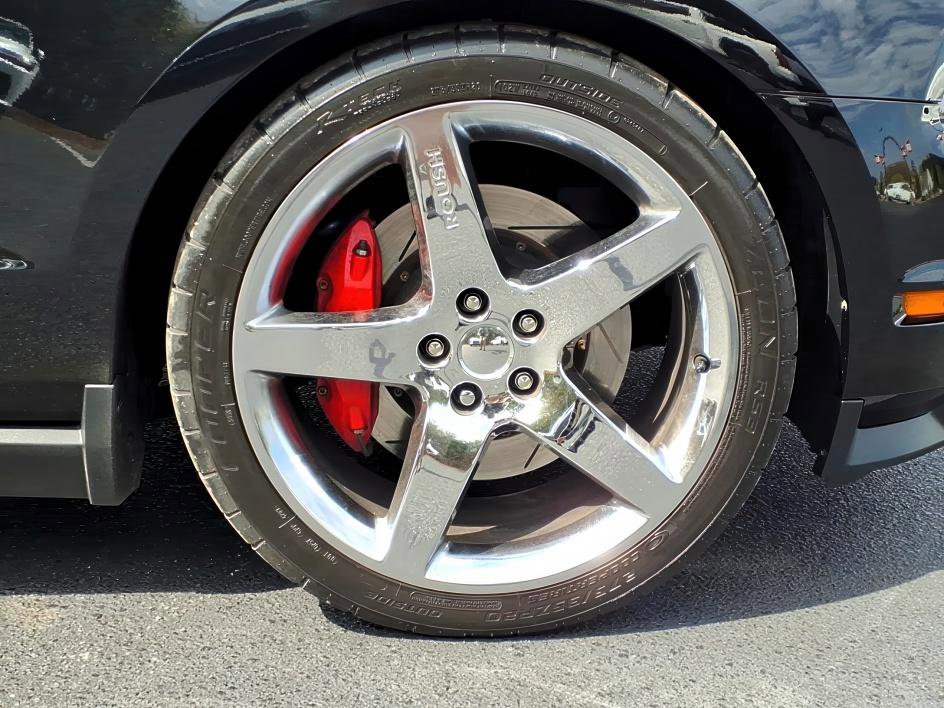 Used 2010 Ford Mustang GT image 10