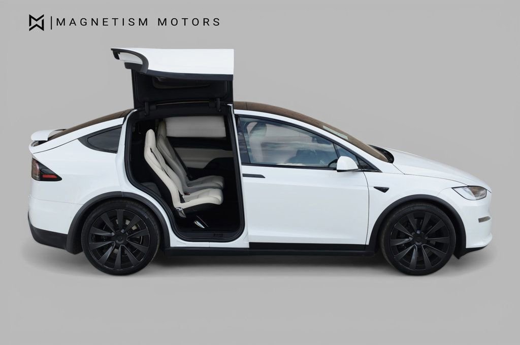Used 2022 Tesla Model X Plaid image 5