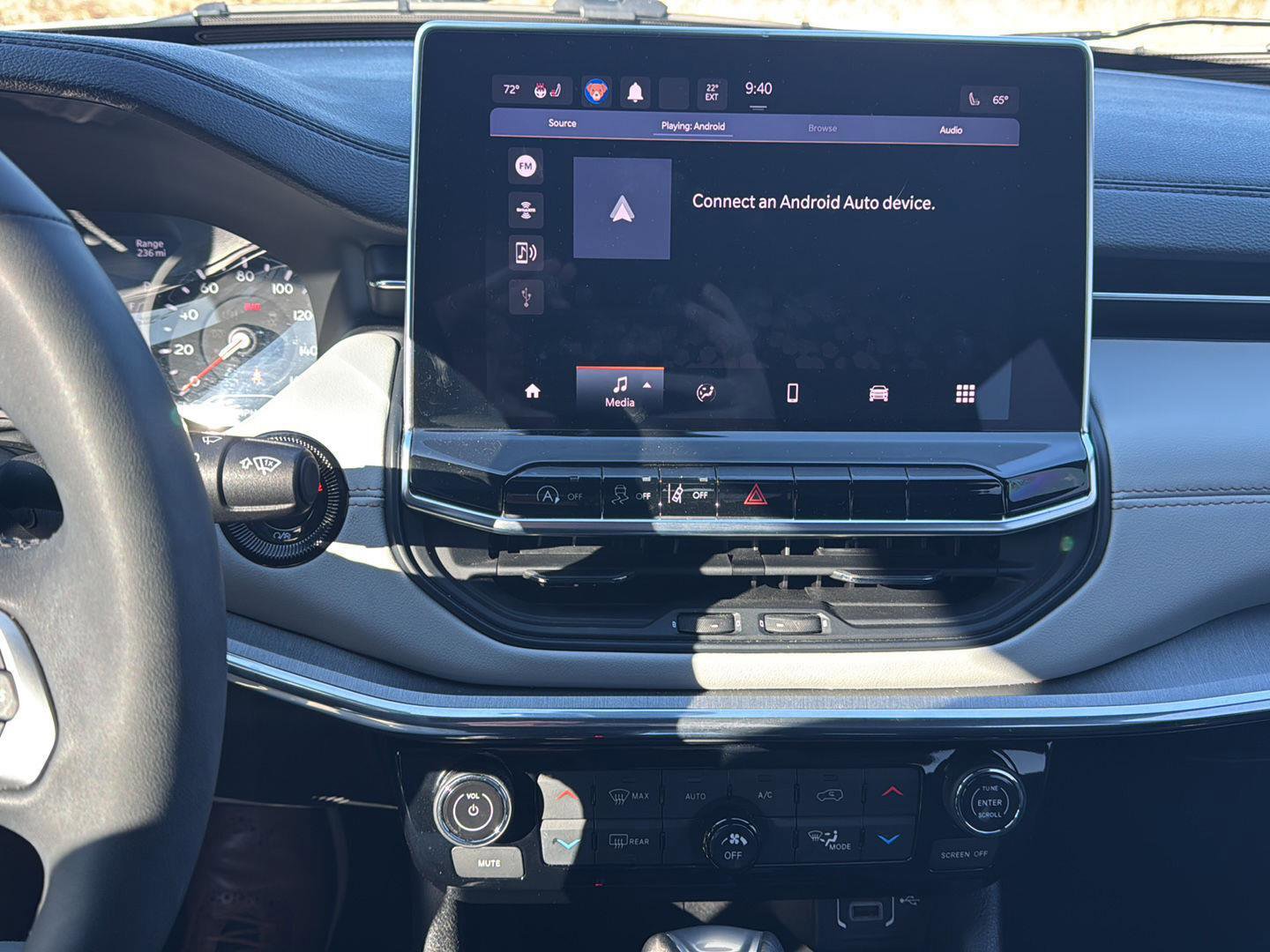 Used 2023 Jeep Compass Limited image 15