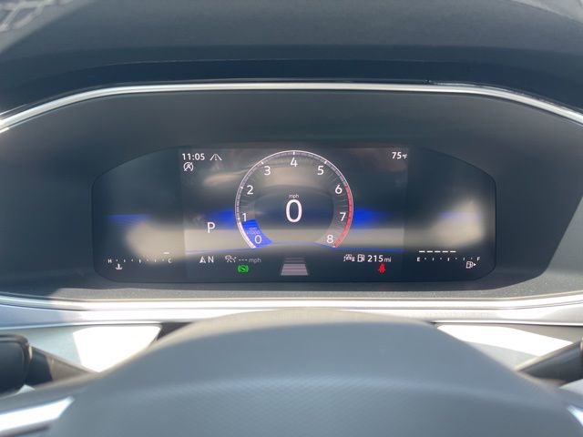 Used 2025 Volkswagen Taos SE w/ Panoramic Sunroof Package image 8