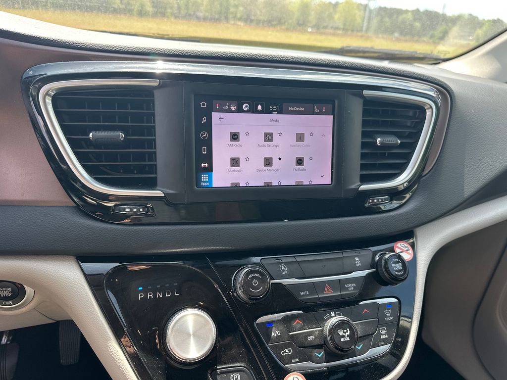 Used 2024 Chrysler Voyager LX image 26