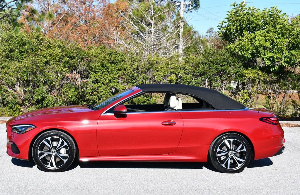 Used 2024 Mercedes-Benz CLE 300 4MATIC Cabriolet image 36