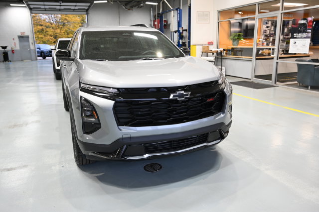 New 2027 Chevrolet Equinox RS w/ Convenience Package III AWD/4WD image 3