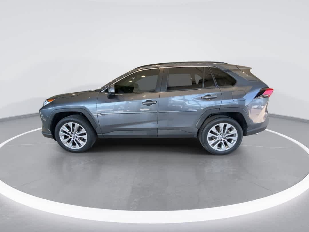 Used 2020 Toyota RAV4 XLE Premium AWD/4WD image 5