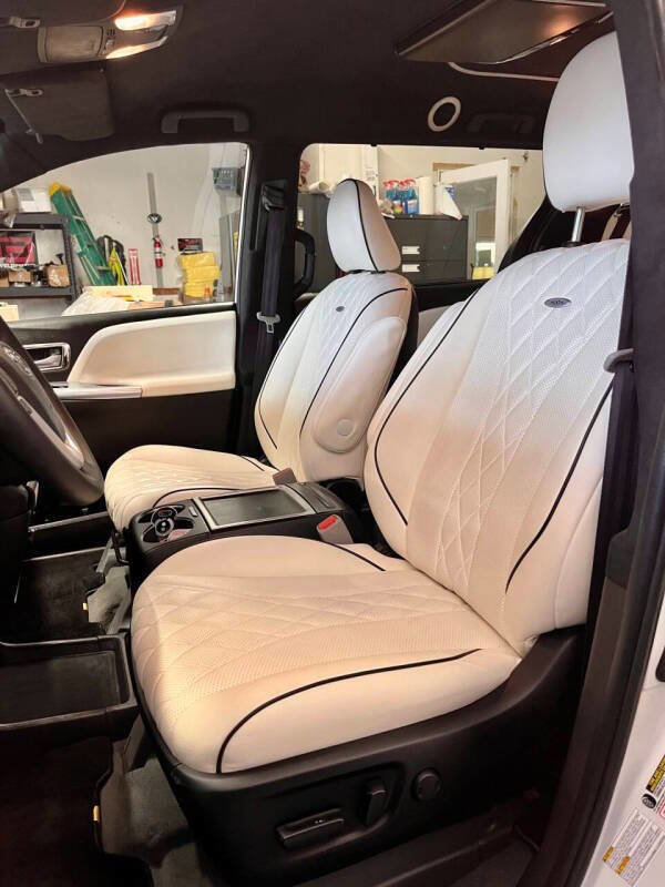 Used 2020 Toyota Sienna LE w/ LE Preferred Package AWD/4WD image 13