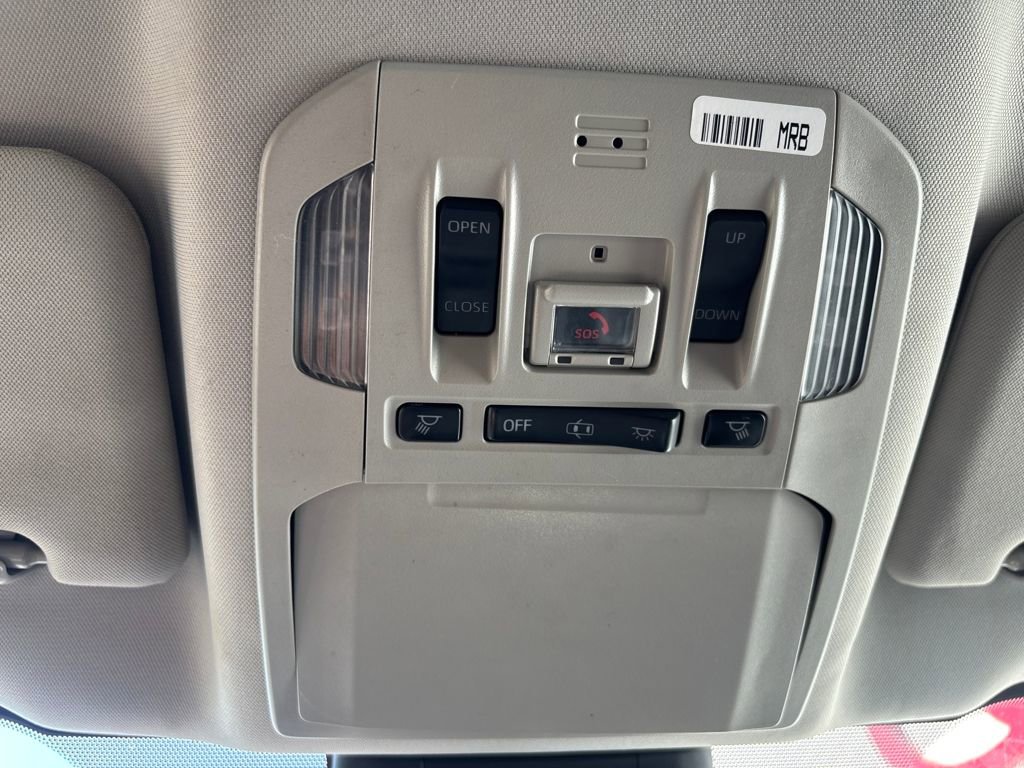 Used 2021 Toyota Highlander XLE image 16