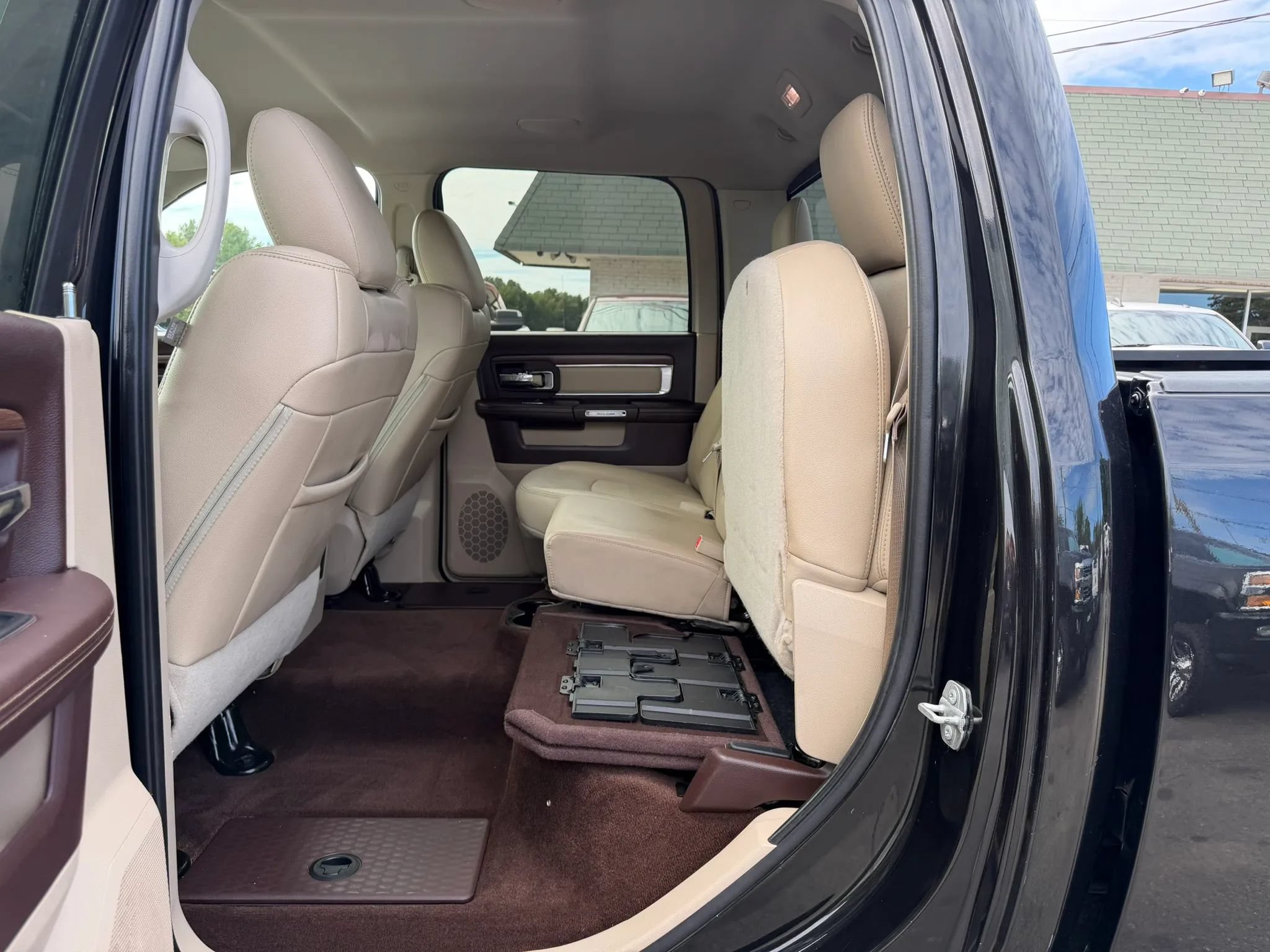 Used 2016 RAM 2500 Laramie RWD image 19