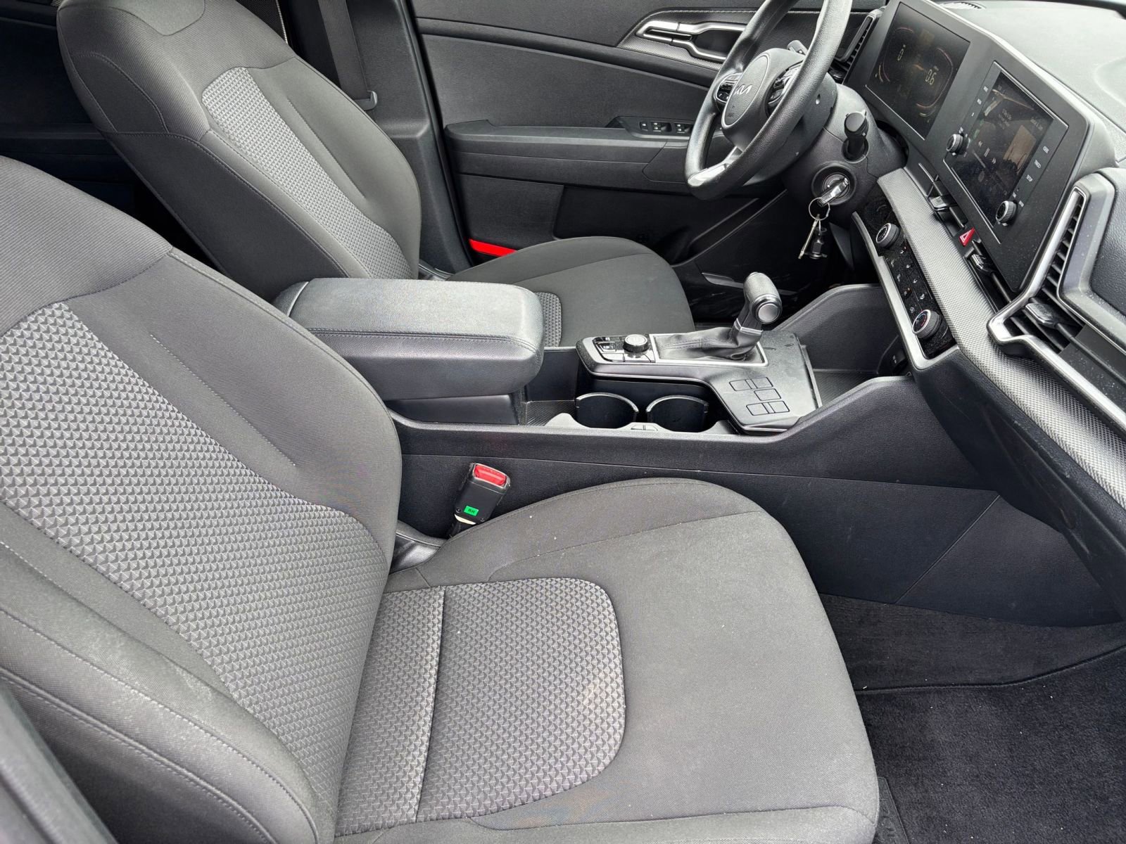 Used 2025 Kia Sportage LX FWD image 35
