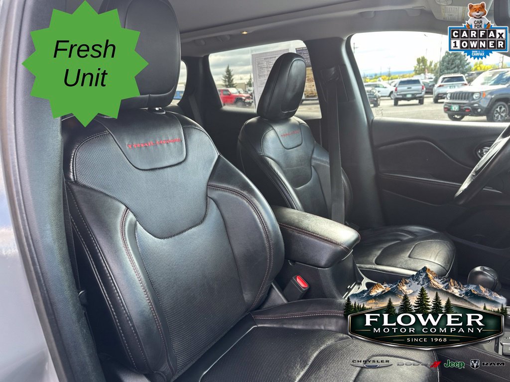 Used 2019 Jeep Cherokee Trailhawk AWD/4WD image 13