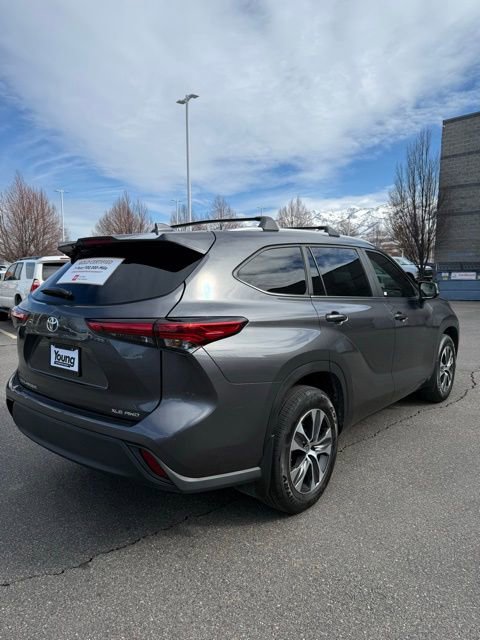 Used 2023 Toyota Highlander XLE image 6