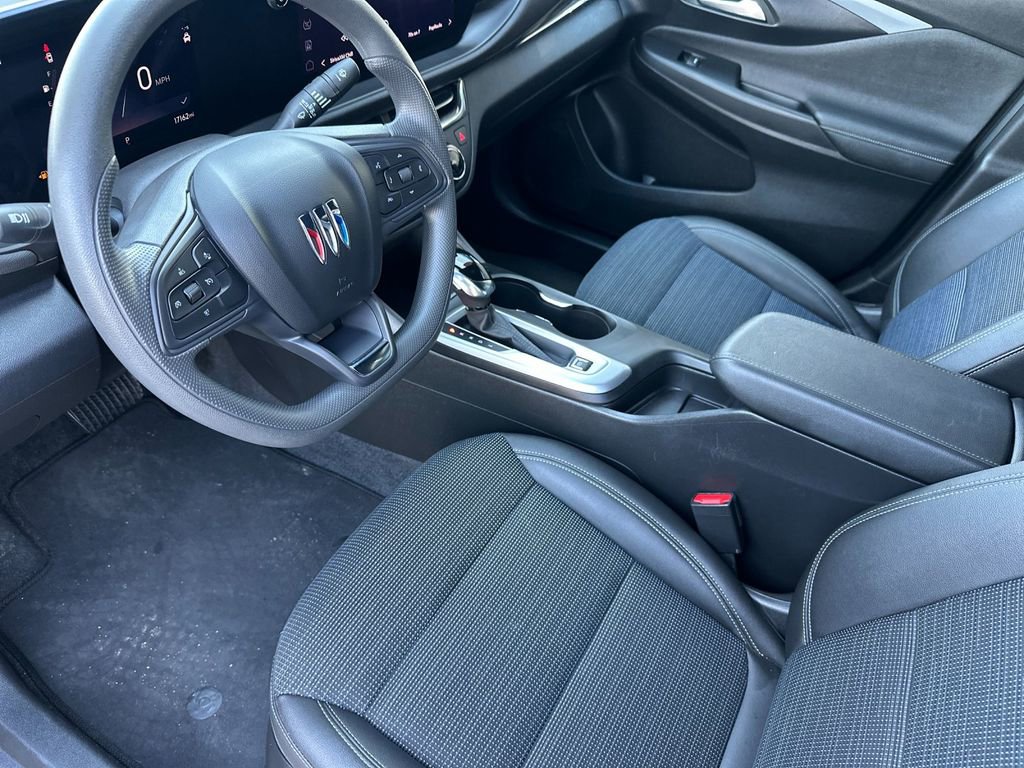 Used 2025 Buick Envista Preferred image 9