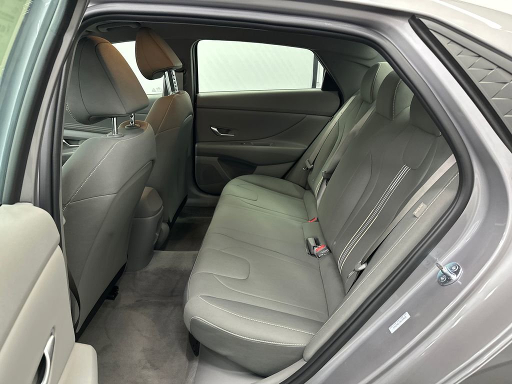 Used 2025 Hyundai Elantra SEL FWD image 19