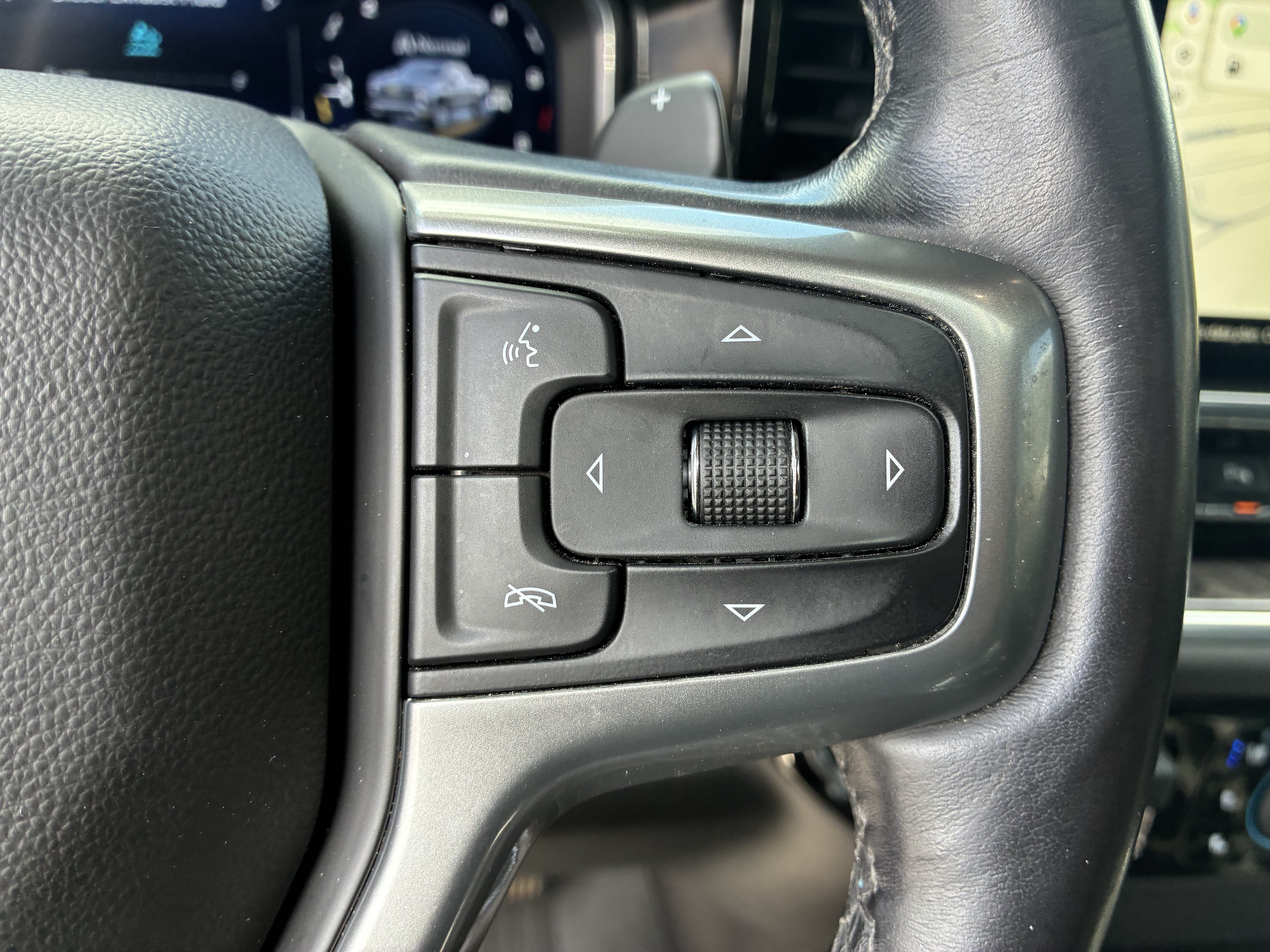 Used 2022 Chevrolet Silverado 1500 LTZ w/ LTZ Premium Package AWD/4WD image 30