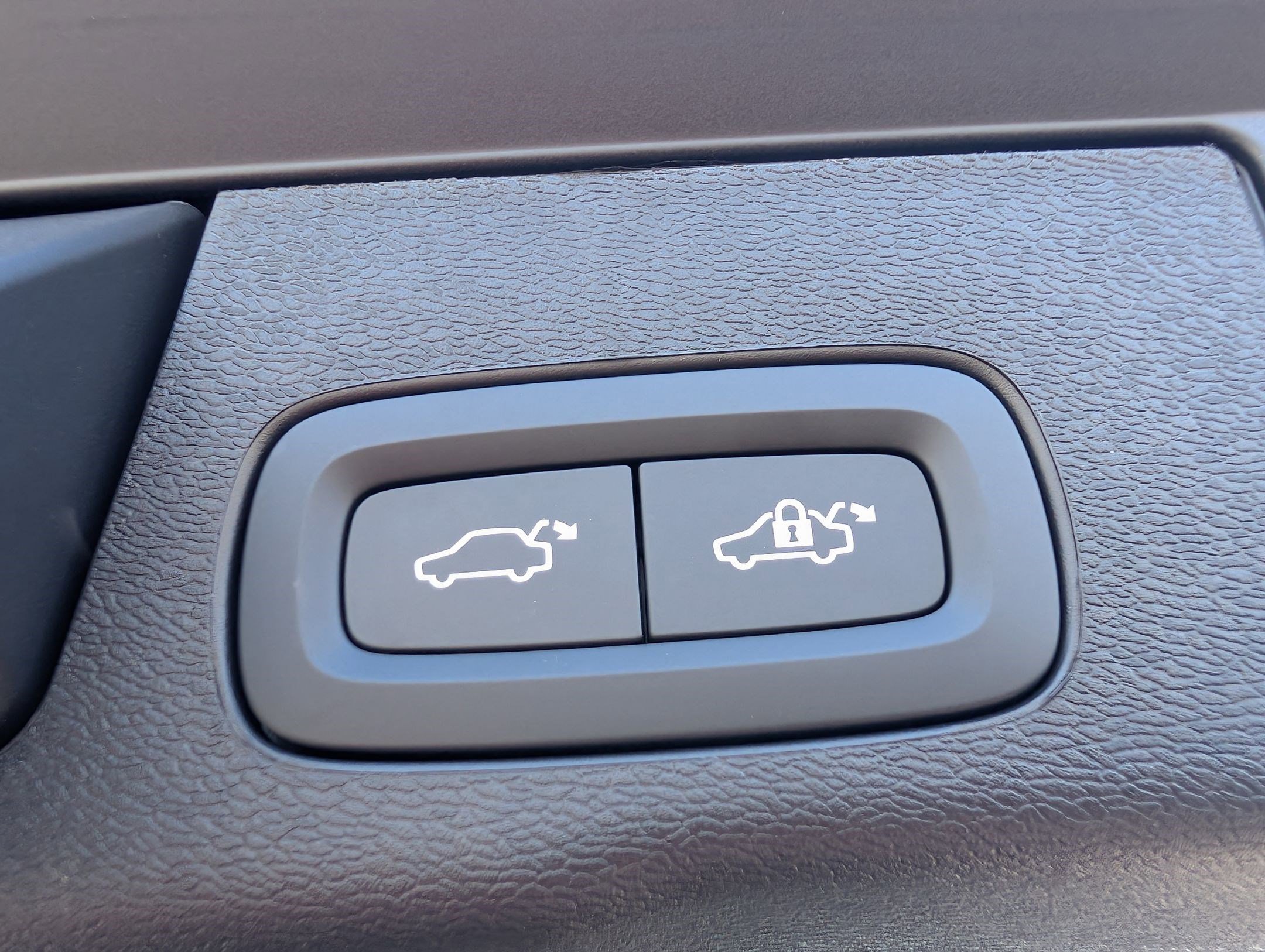 New 2026 Volvo XC60 B5 Plus w/ Protection Package Premier image 26