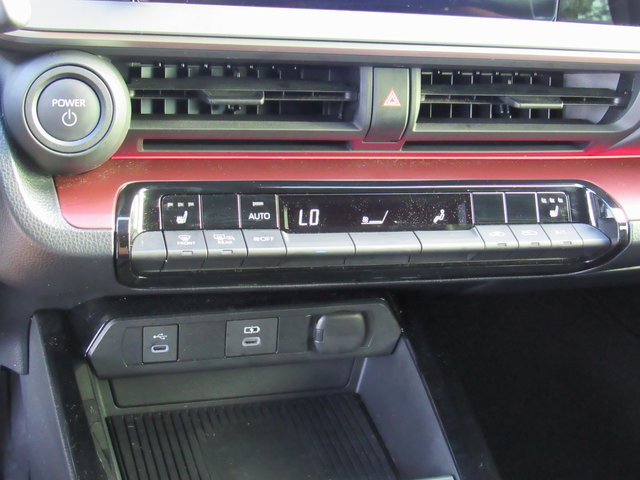 Used 2024 Toyota Prius Prime Premium image 18