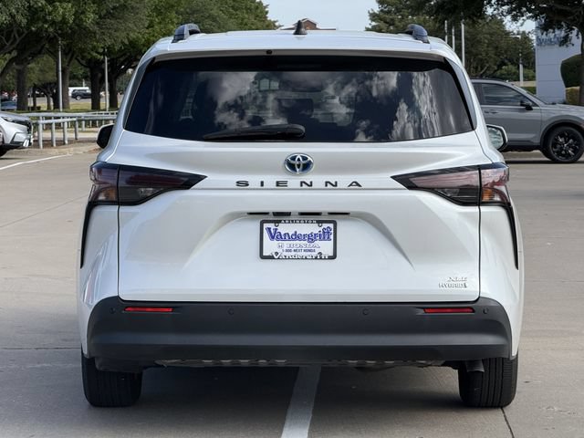 Used 2023 Toyota Sienna XLE FWD image 5