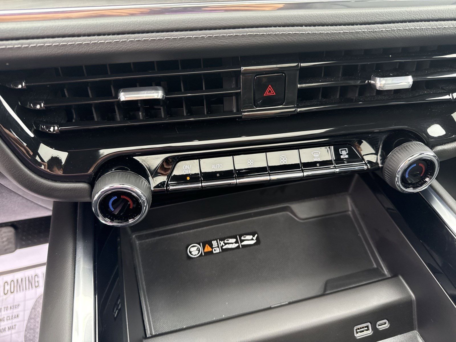 Used 2025 Chevrolet Tahoe Z71 w/ Comfort Package image 18