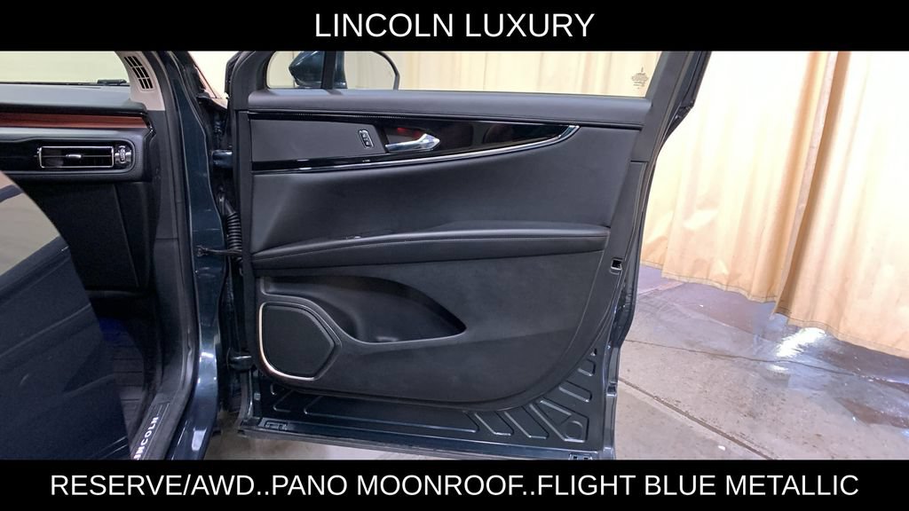 Used 2023 Lincoln Nautilus Reserve AWD/4WD image 11