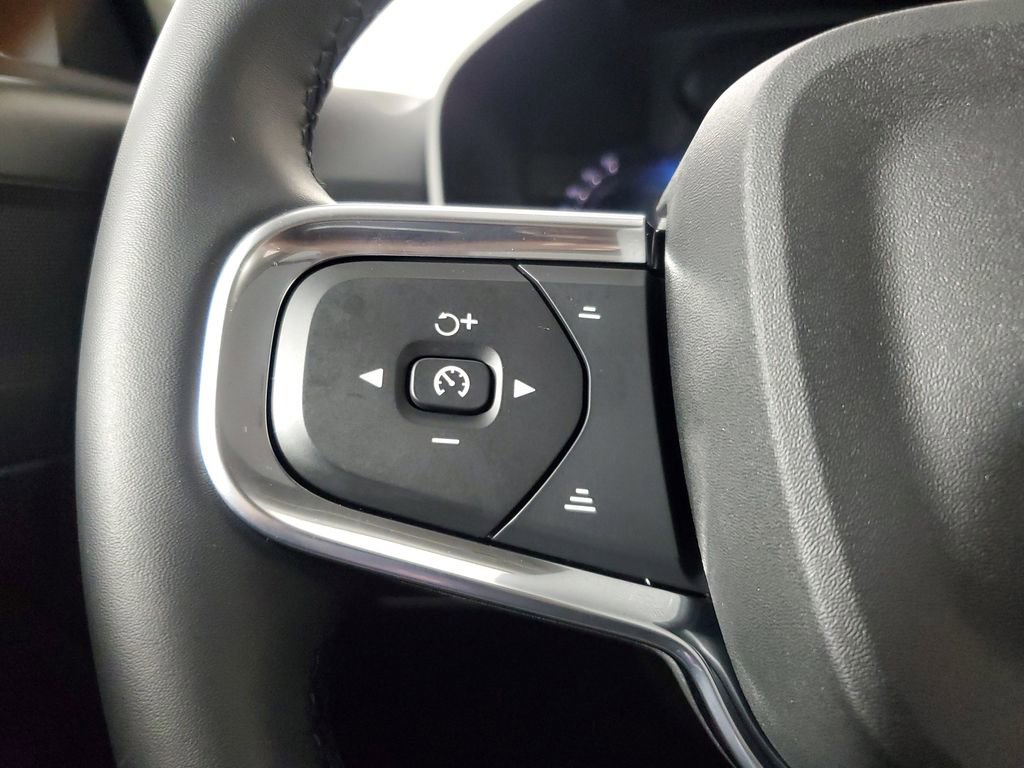 Certified 2026 Volvo XC40 B4 Plus w/ Climate Package image 27