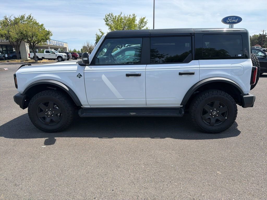Used 2025 Ford Bronco Outer Banks AWD/4WD image 2