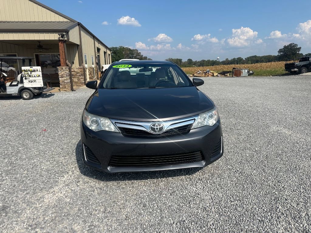 Used 2014 Toyota Camry LE image 2