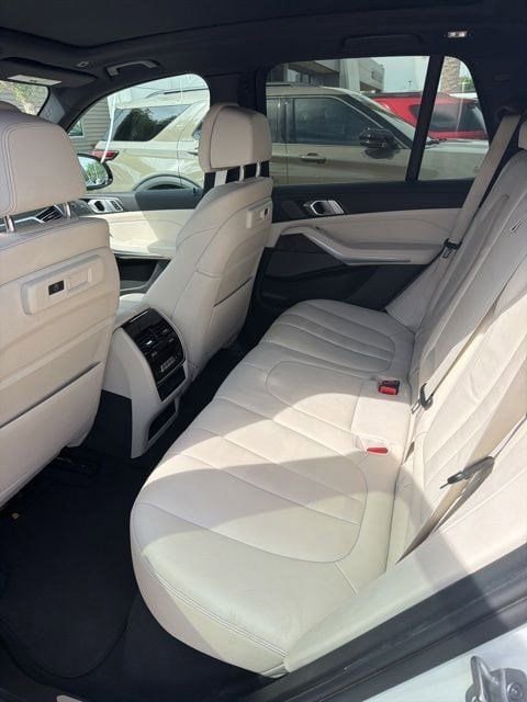 Used 2021 BMW X5 xDrive40i w/ Premium Package image 11